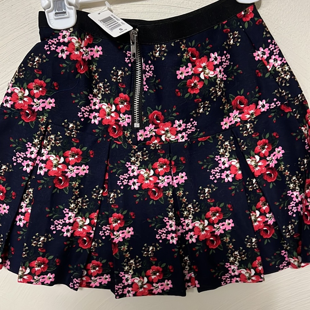 Skirt - Picture 4 of 7